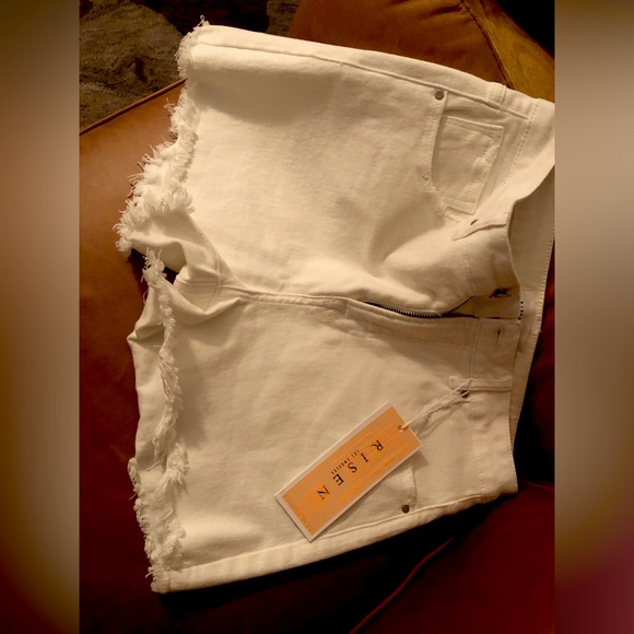 NWT Risen White distressed frayed jean short SZ L - Picture 2 of 7